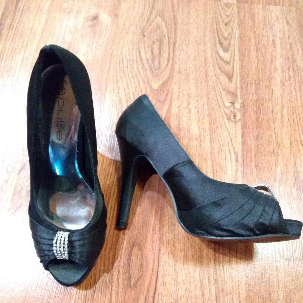 Shoes - heels